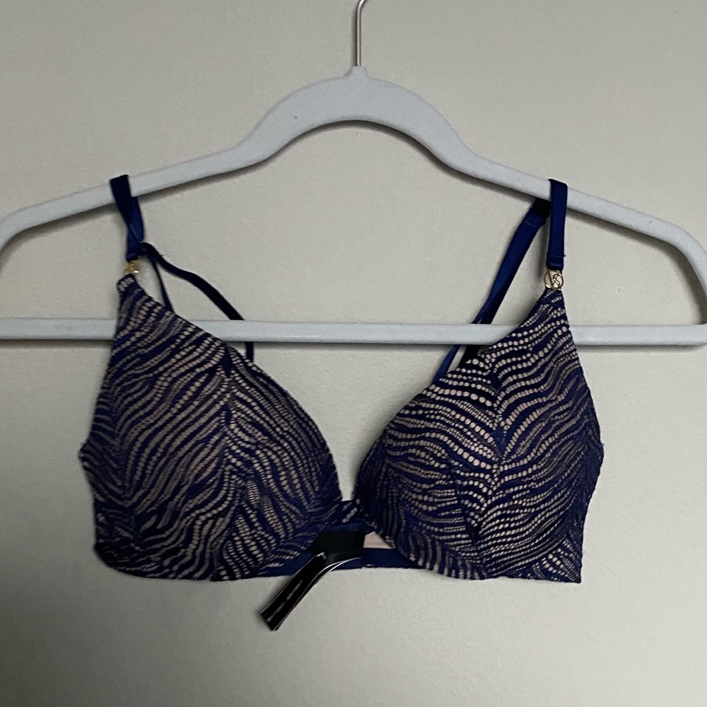 NWOT VS very sexy uplift plunge bra